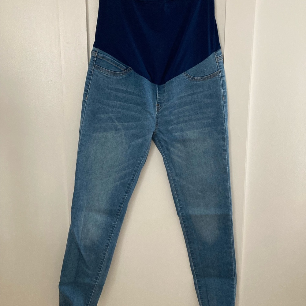 MATERNITY Jeans in size Small